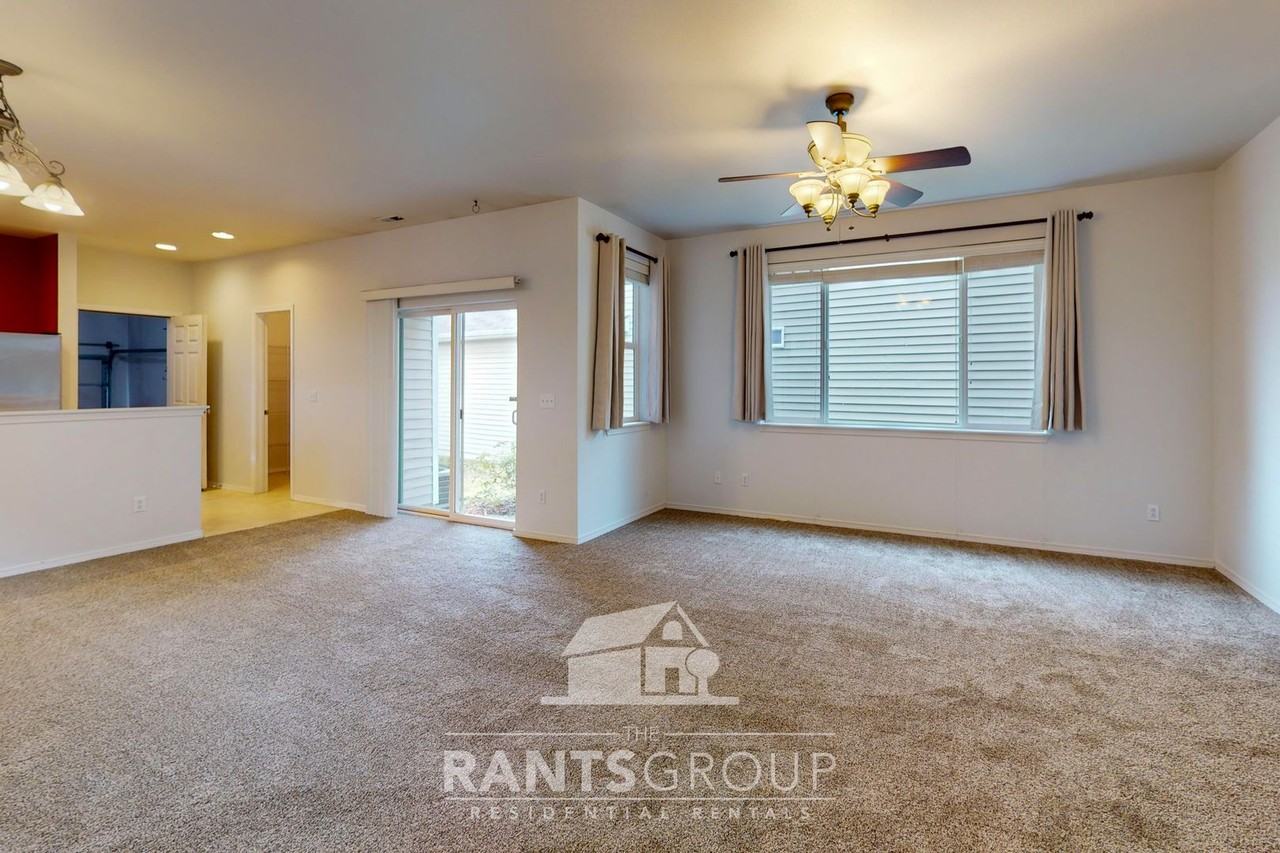 4251 Mckinley St Ne - Photo 7 of 26