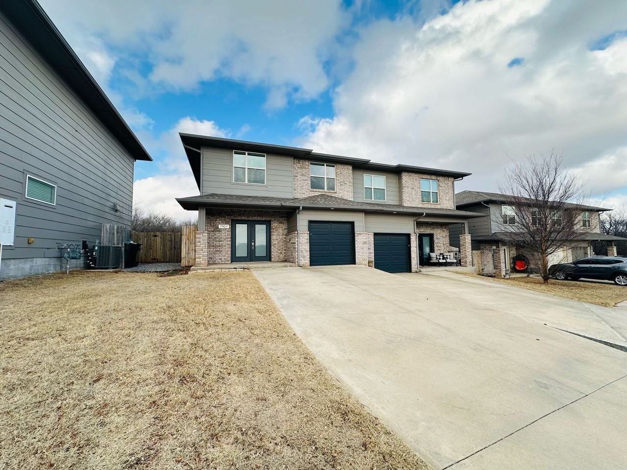 7907 Nw 135th Ter - Photo 4 of 48