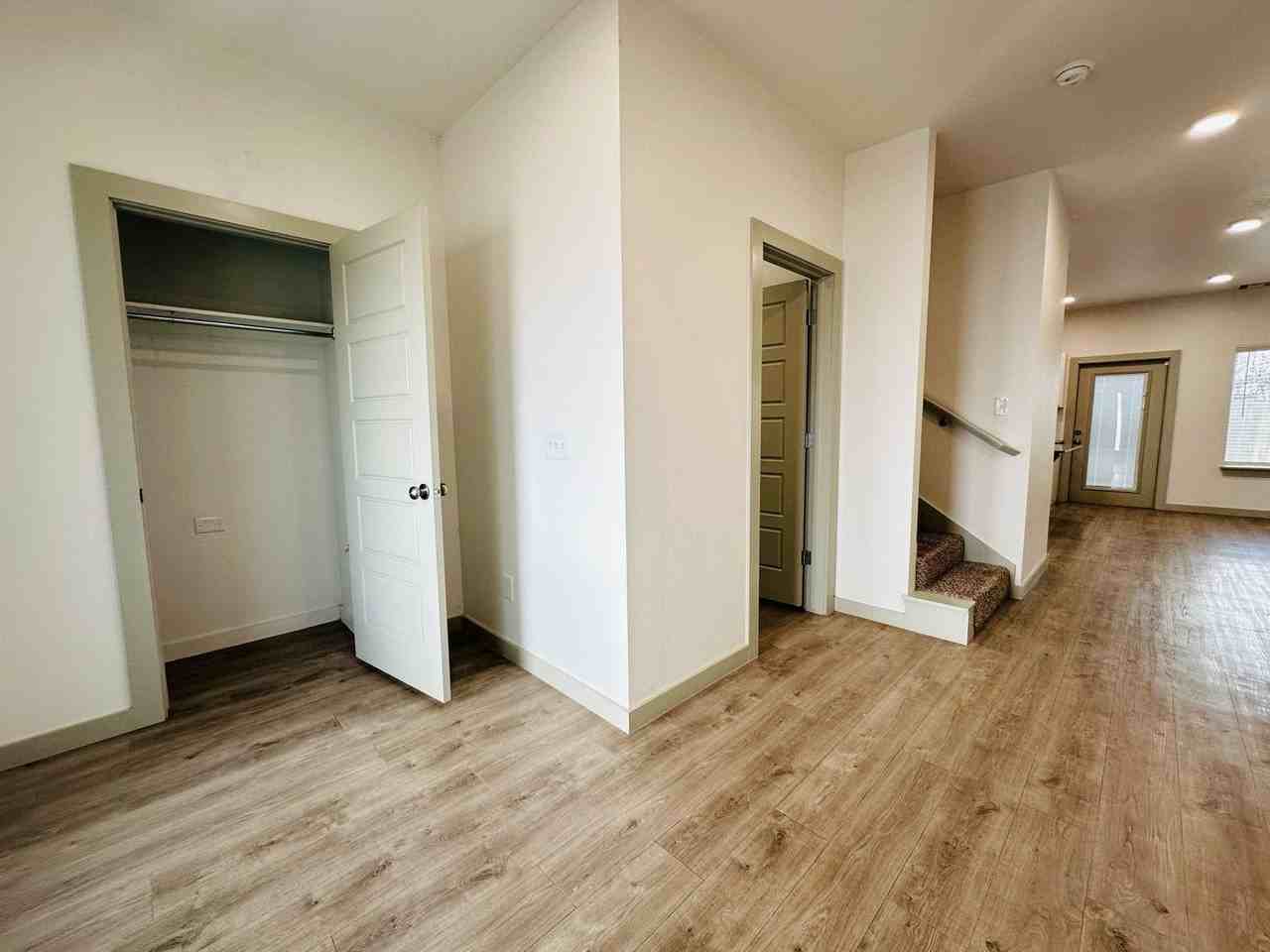 7907 Nw 135th Ter - Photo 6 of 48