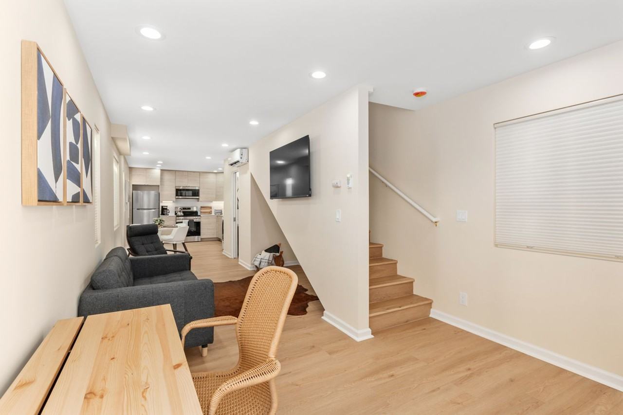 3043 Oliphant St - Photo 4 of 42