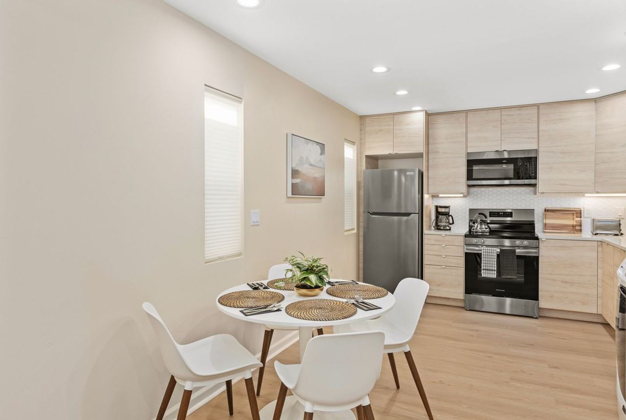 3043 Oliphant St - Photo 5 of 42