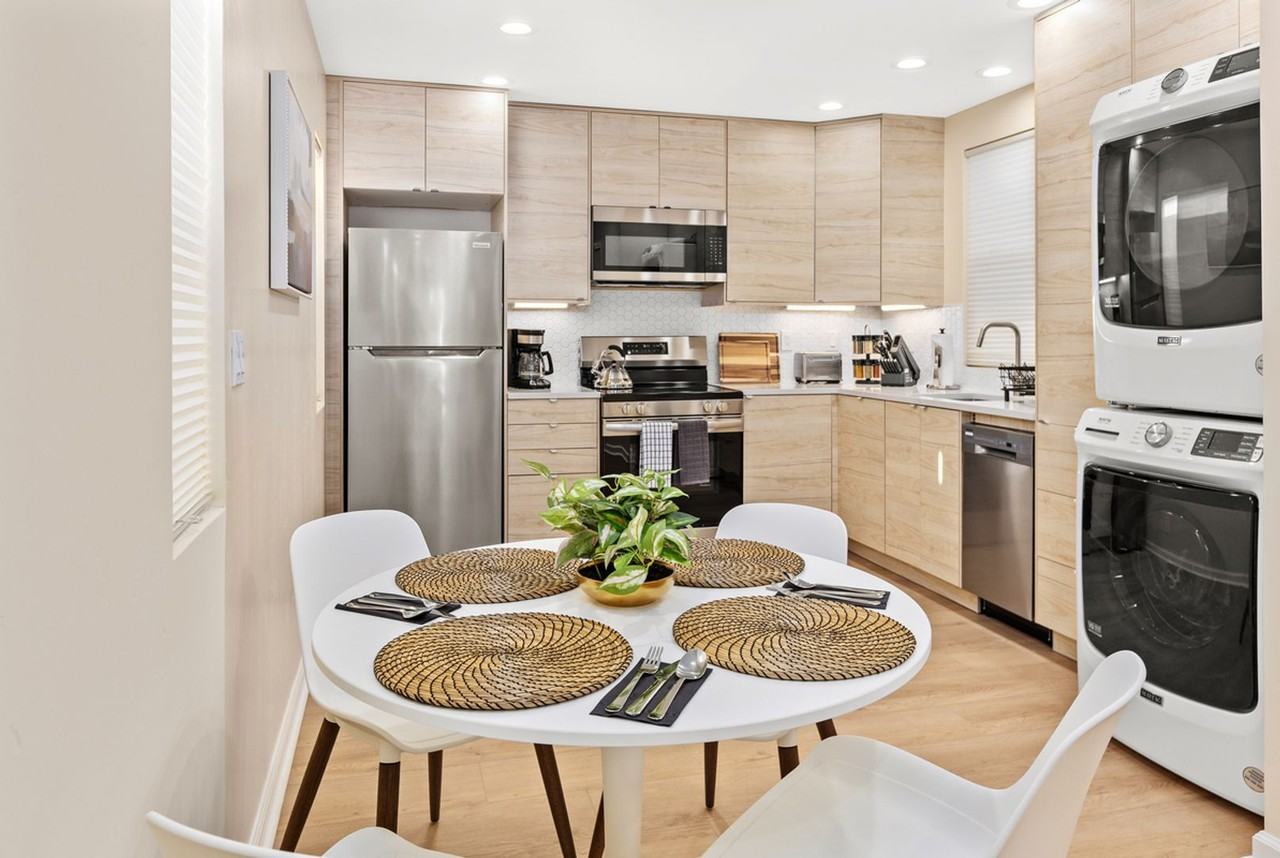 3043 Oliphant St - Photo 6 of 42