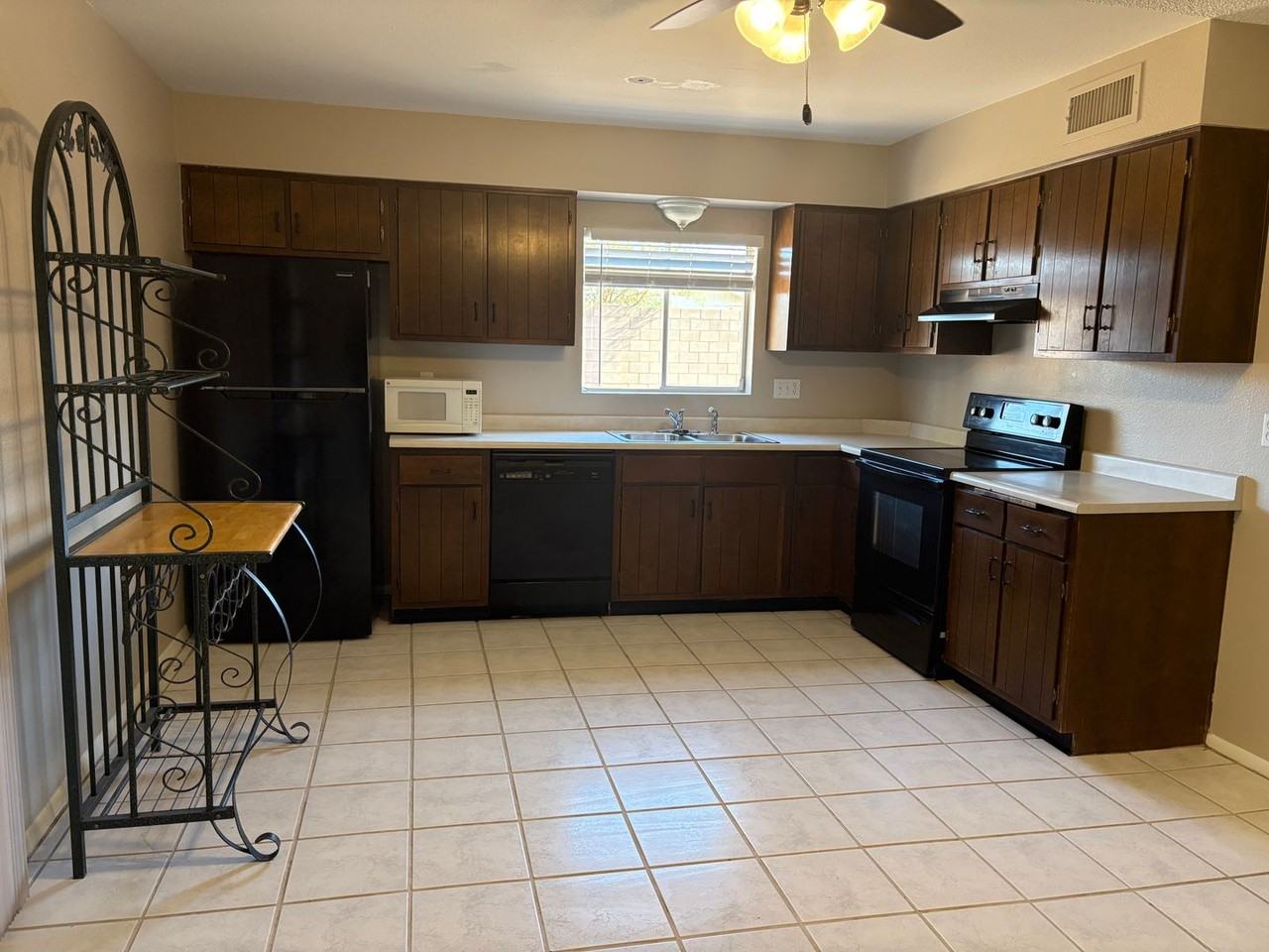 1918 E Magdalena Dr - Photo 2 of 20