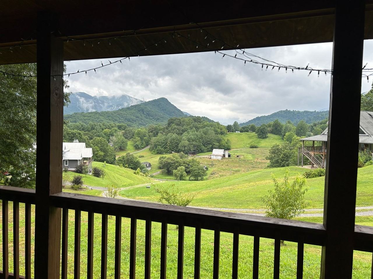 201 Crooked Fork Ln - Photo 2 of 16