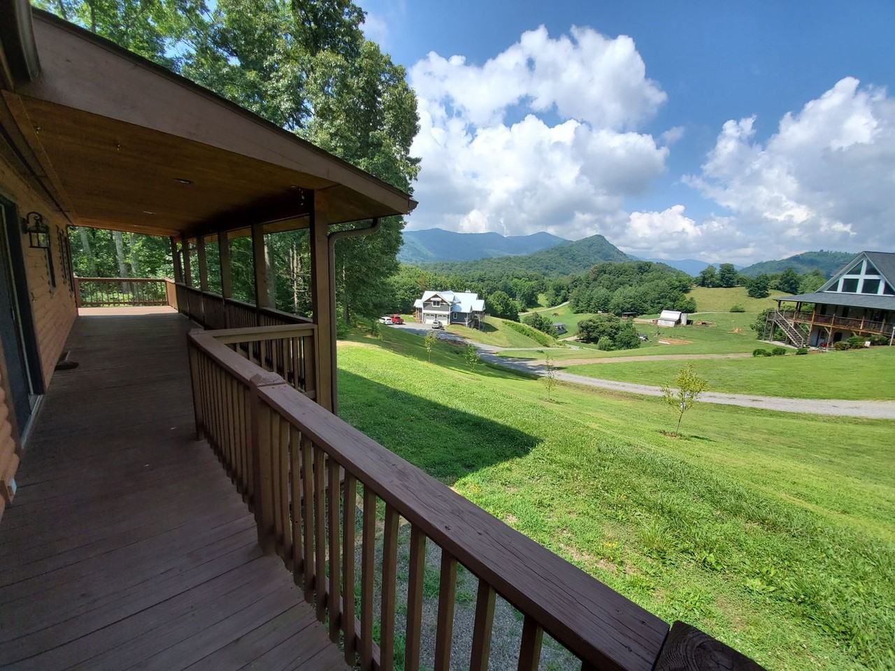 201 Crooked Fork Ln - Photo 3 of 16