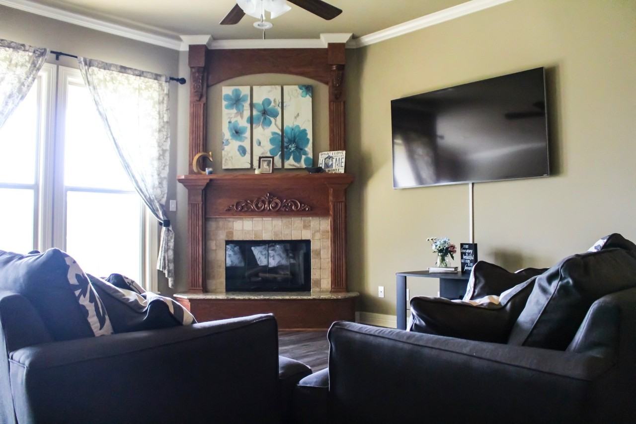 225 Sedgewick Ave - Photo 3 of 18