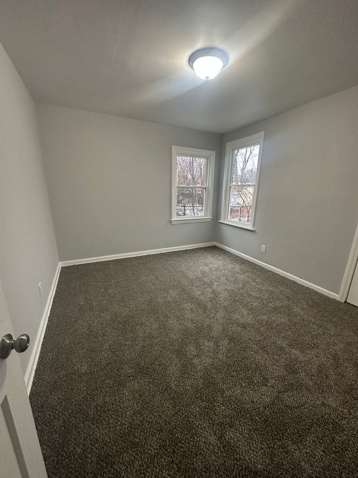 15005 Edgewood Ave - Photo 4 of 7