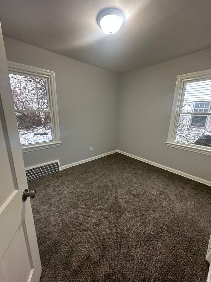 15005 Edgewood Ave - Photo 5 of 7