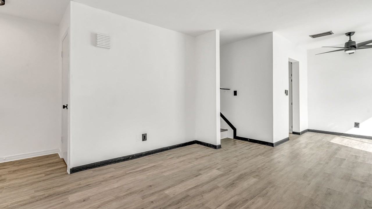 8800 Bardmoor Blvd #12 - Photo 6 of 36