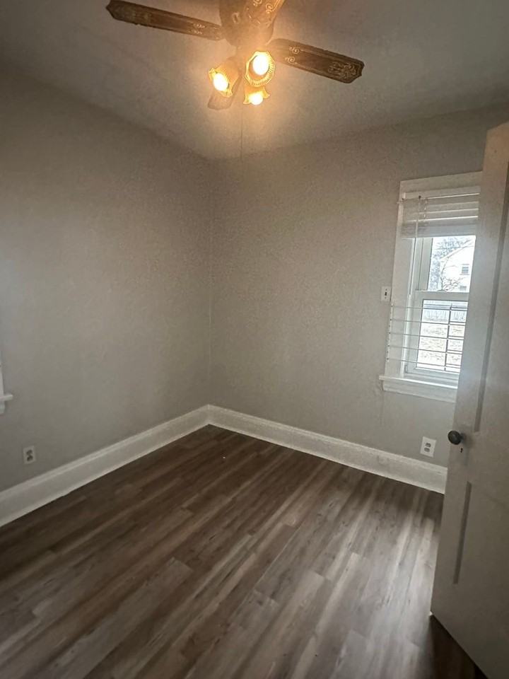 12801 Farringdon Ave - Photo 6 of 9