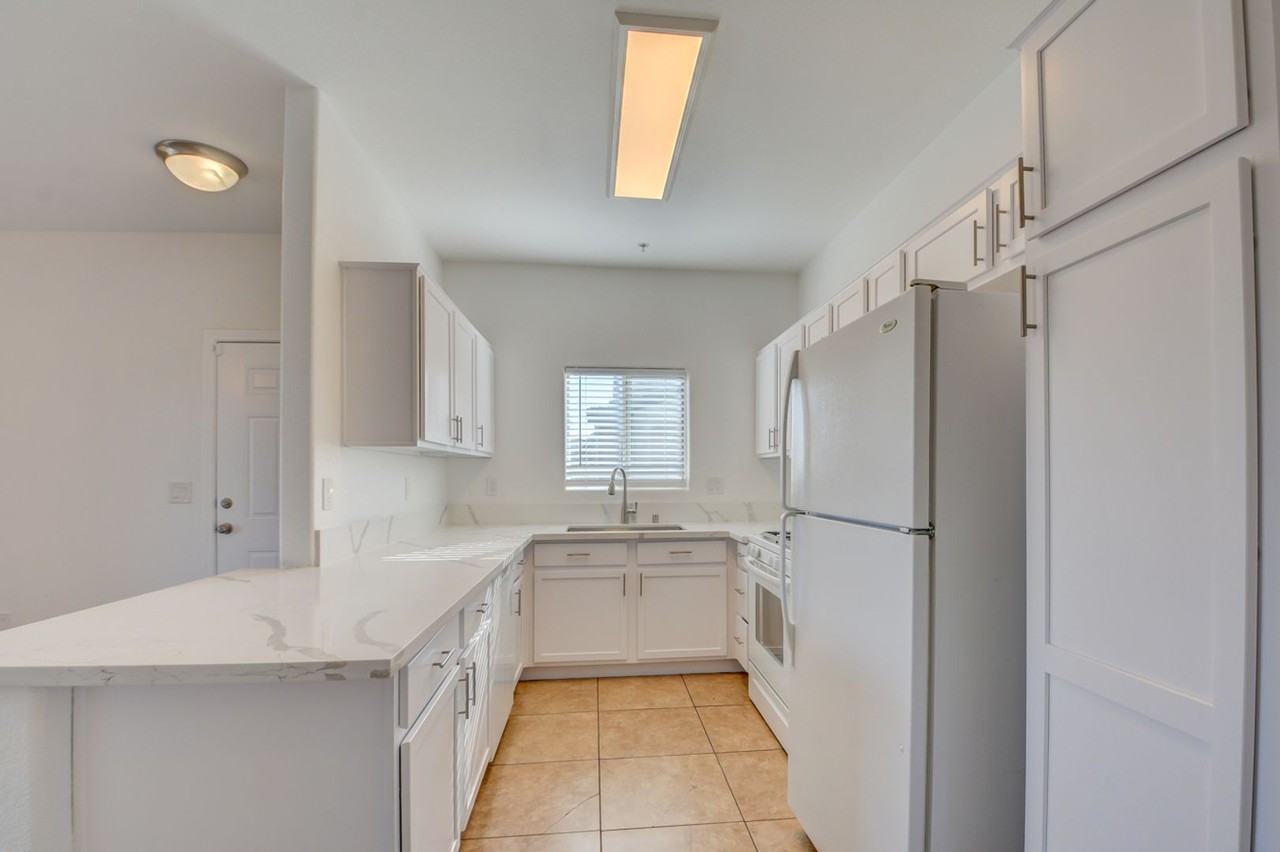 2291 W Horizon Ridge Pkwy #8243 - Photo 4 of 48