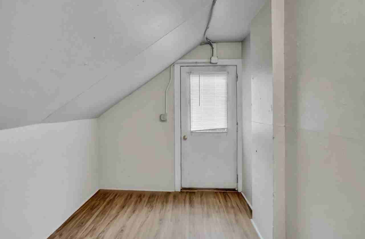 1120 1/2 Washington St - Photo 3 of 18