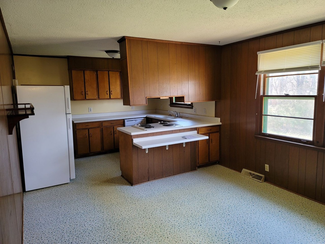3313 Clifford Rd Nw - Photo 5 of 19