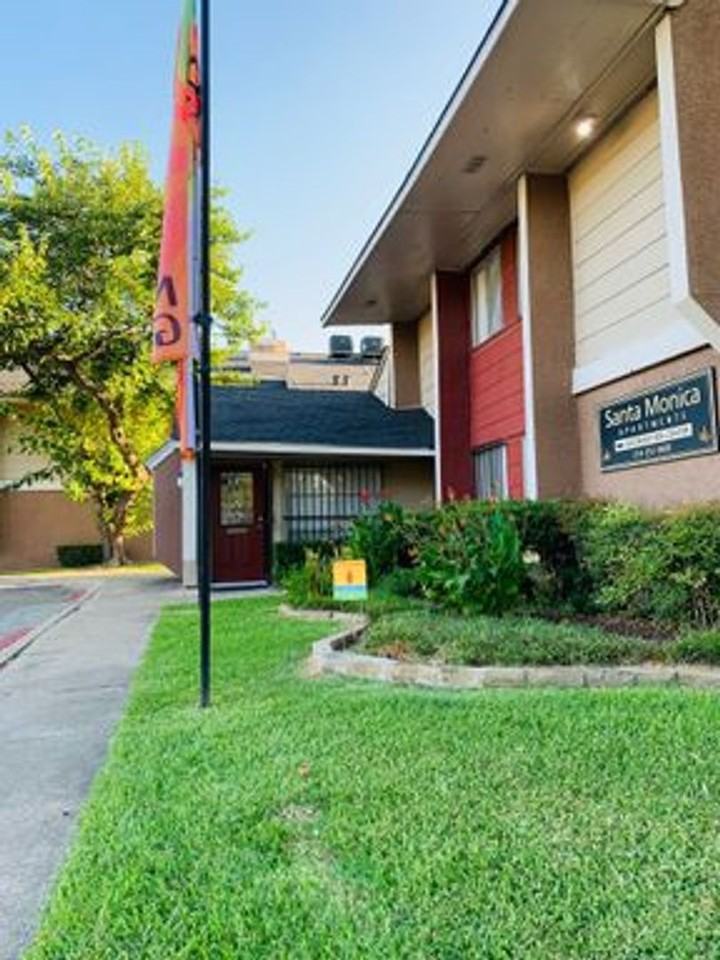 Santa Monica Apartments - Photo 6 of 12