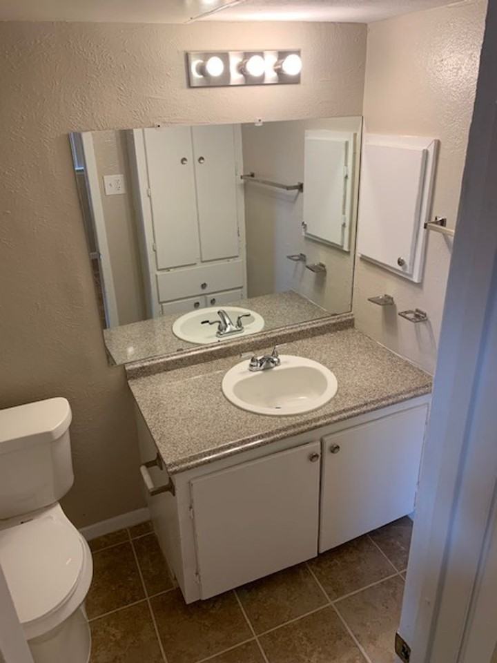 Santa Monica Apartments - Photo 7 of 13