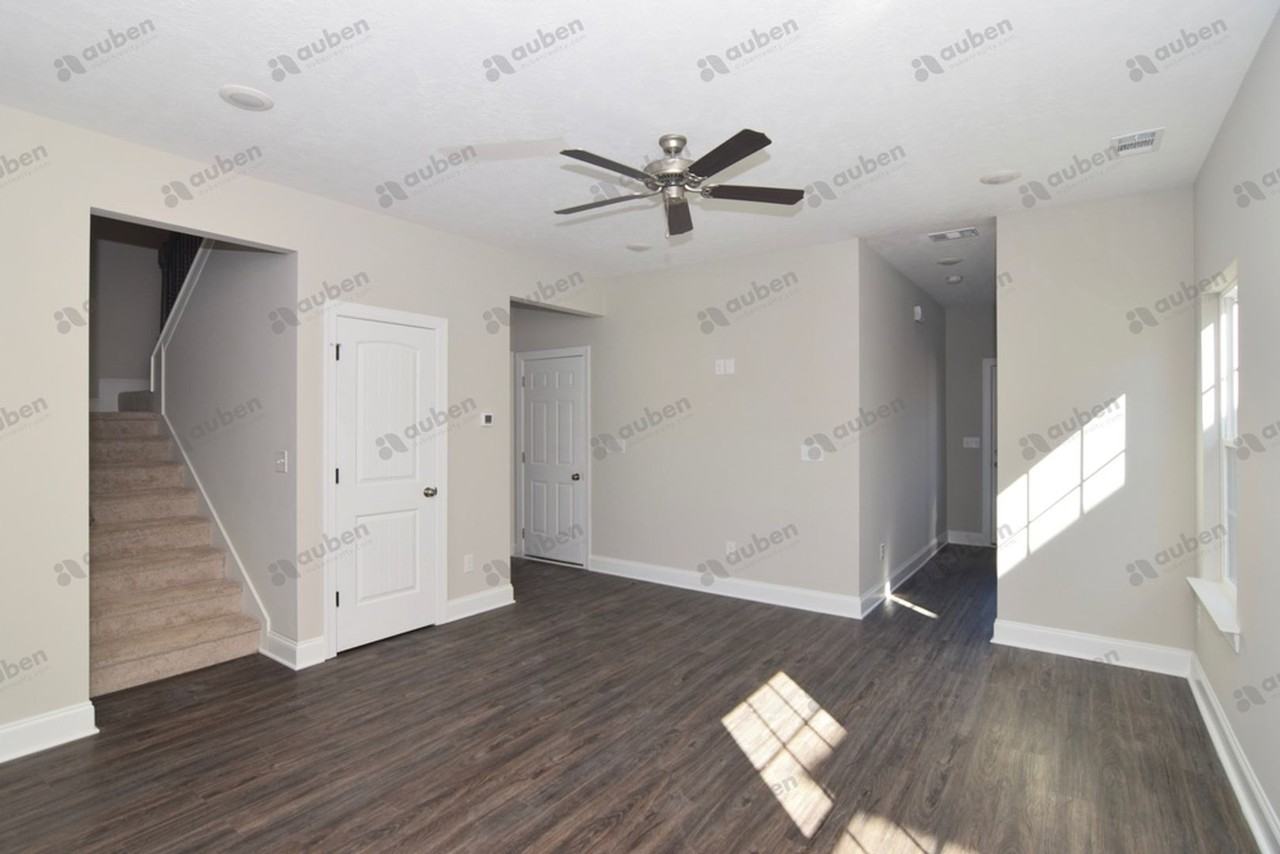 134 Barbara St - Photo 2 of 38
