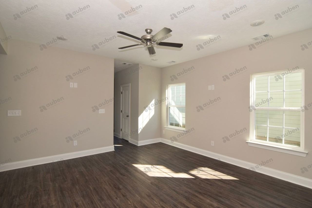 134 Barbara St - Photo 3 of 38