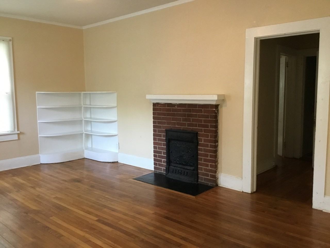 448 Willowbrook Ave - Photo 3 of 6