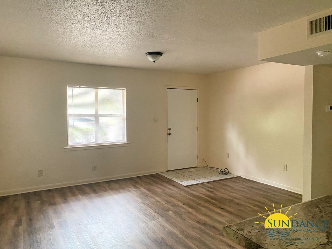210 Dates Ave Nw - Photo 2 of 9