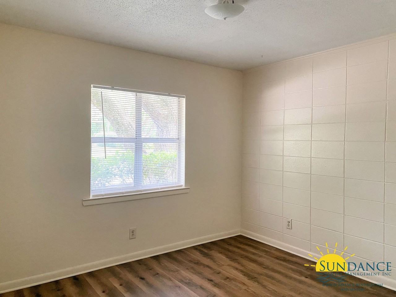 210 Dates Ave Nw - Photo 5 of 9