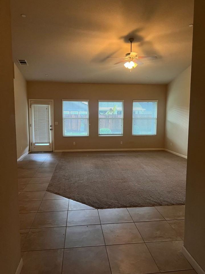 2596 Bell Port Ave - Photo 4 of 16