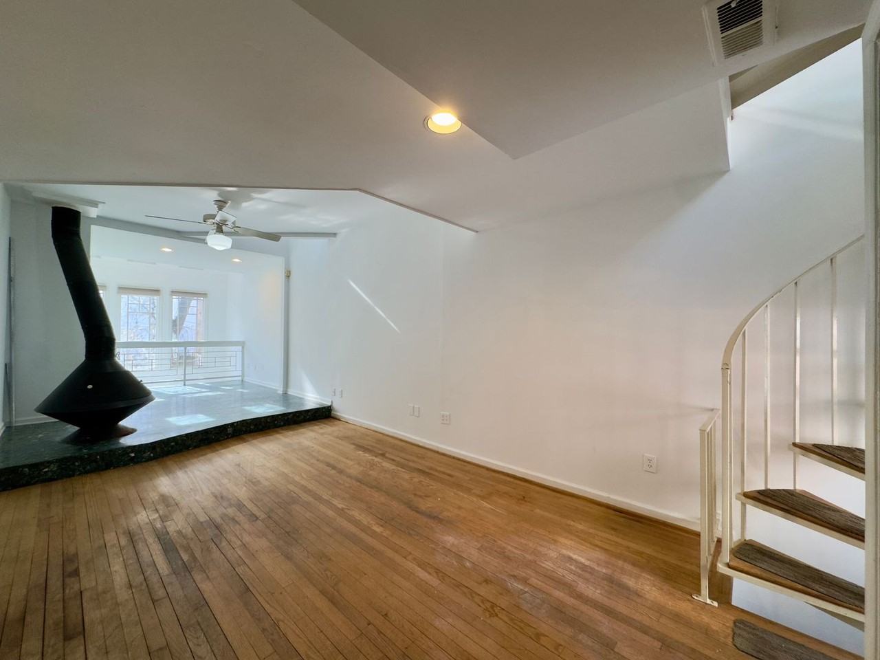 657 Dover St - Photo 2 of 18