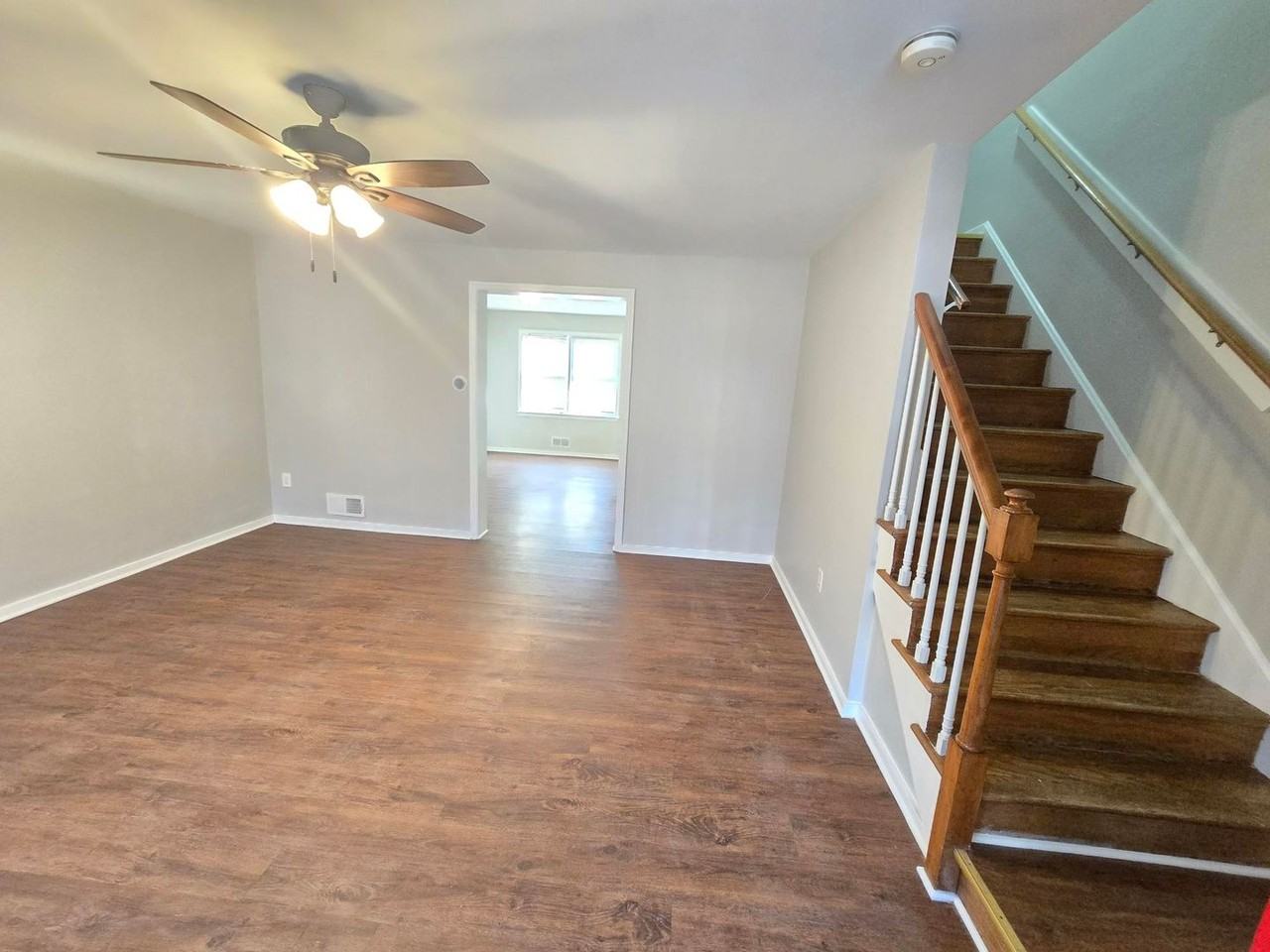 1225 Cochran Ave - Photo 2 of 26