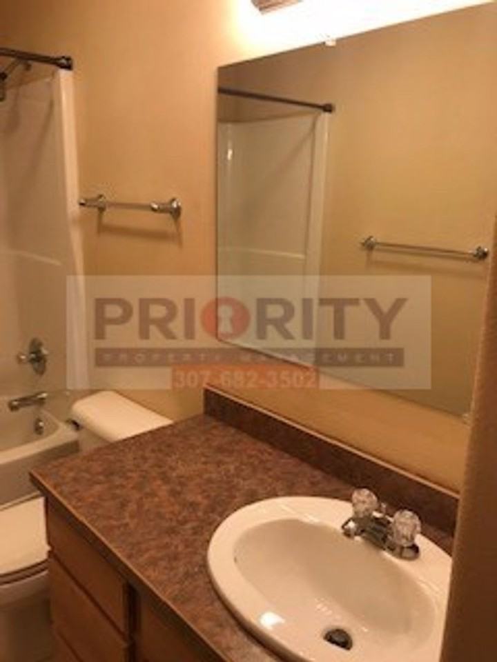 102 Oregon Ave - Photo 3 of 14