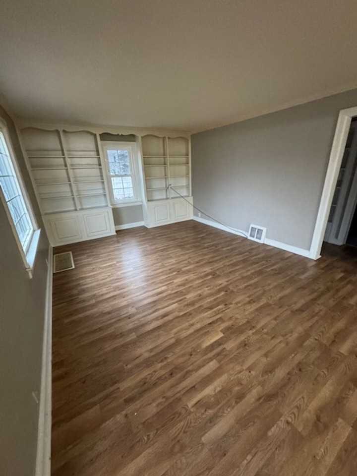 14401 Leo Rd - Photo 2 of 12