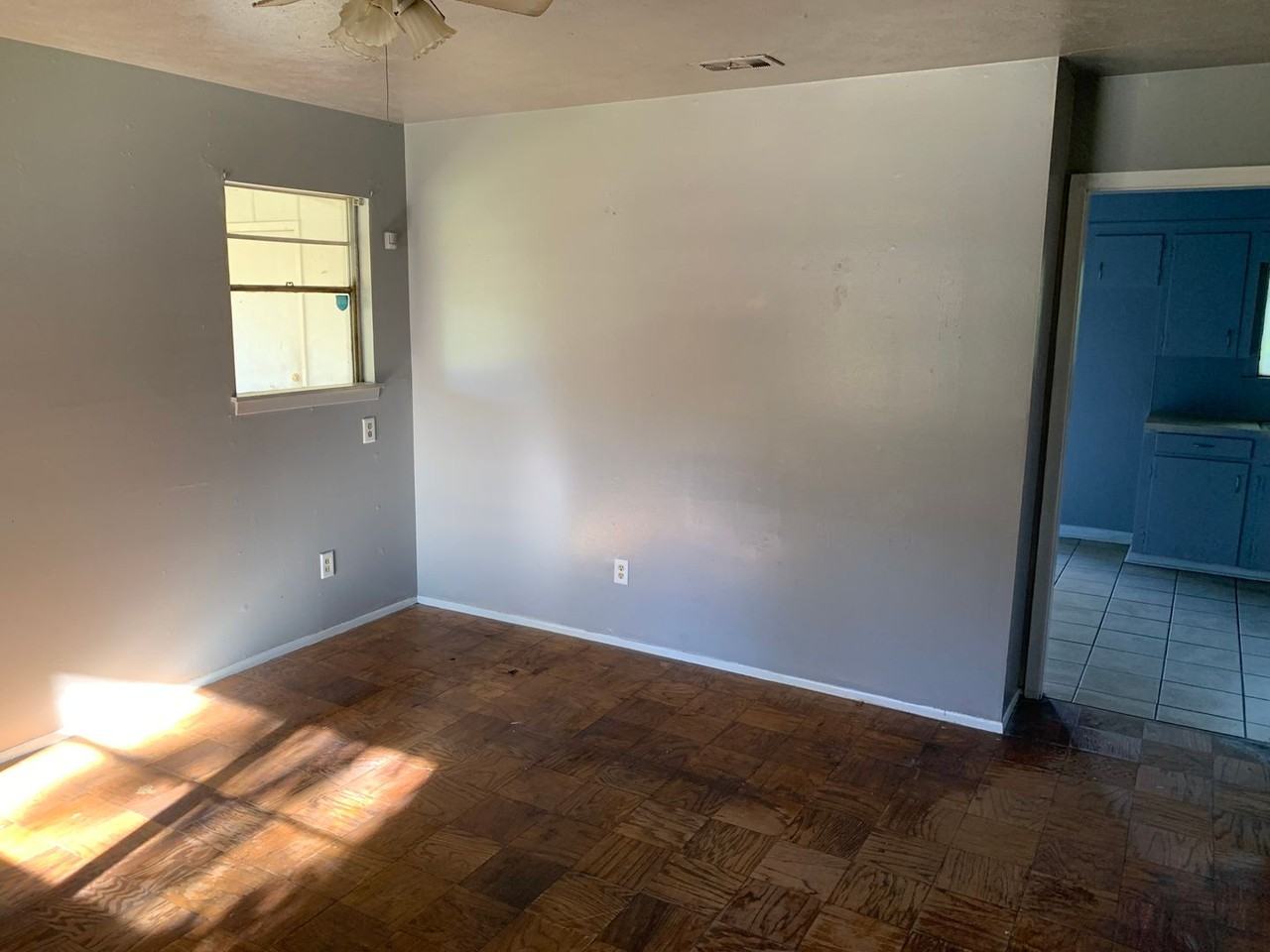 3306 Valley View Dr - Photo 2 of 10