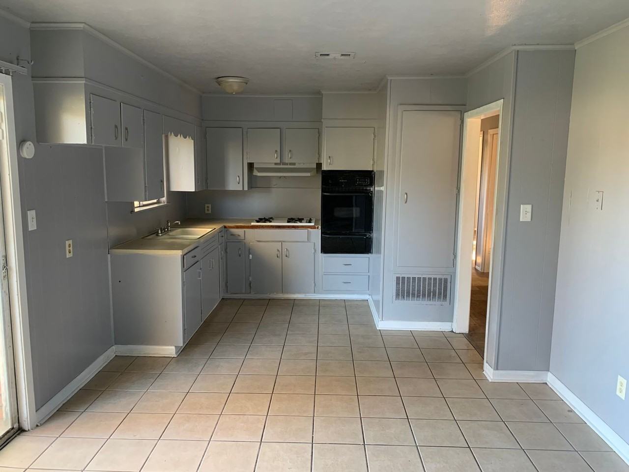 3306 Valley View Dr - Photo 3 of 10