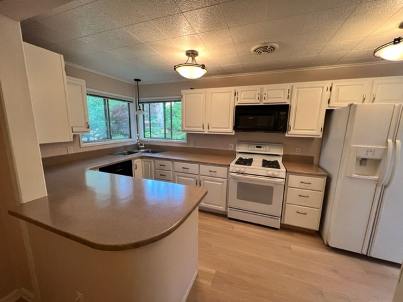 140 Se Oak St - Photo 6 of 10