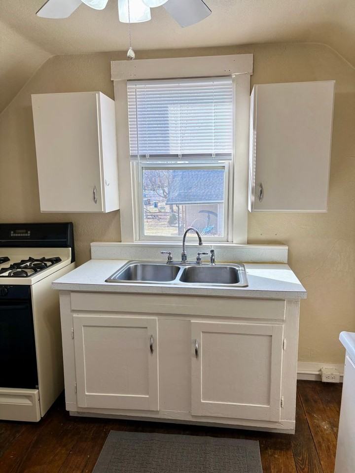 101 N Union St - Photo 2 of 7