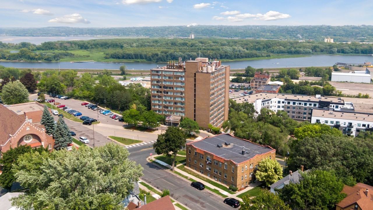 Historic Greystone Apartments - Photo 3 of 8