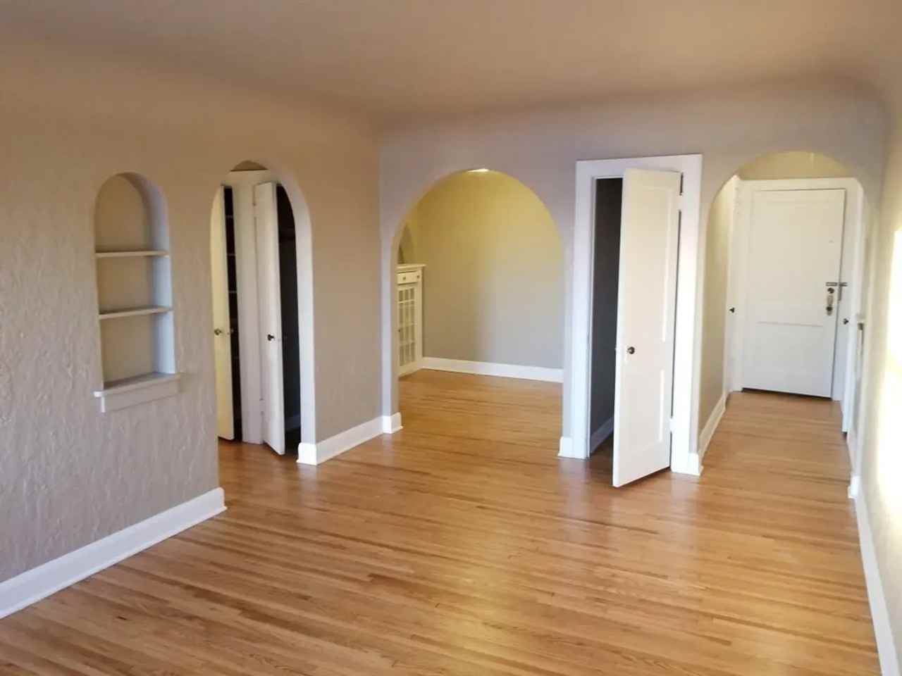 Historic Greystone Apartments - Photo 7 of 8