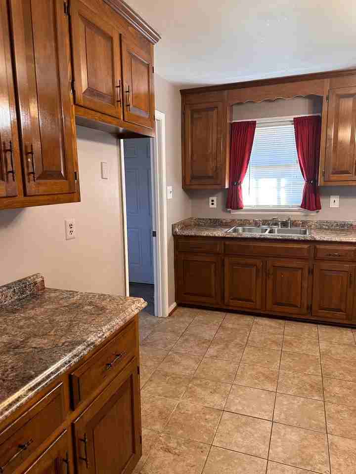 907 N 29th St - Photo 3 of 13