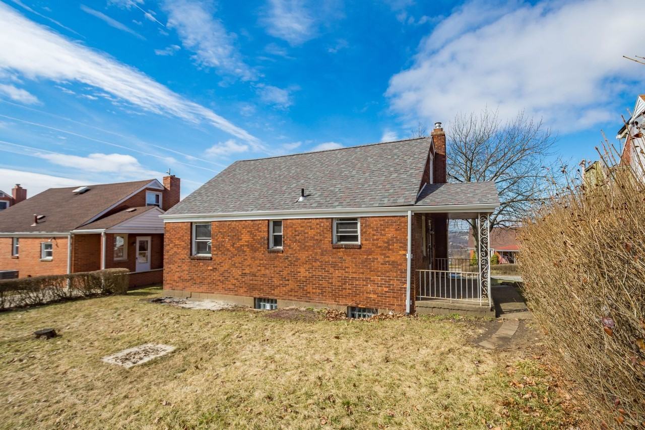 648 Overhill Dr - Photo 3 of 26