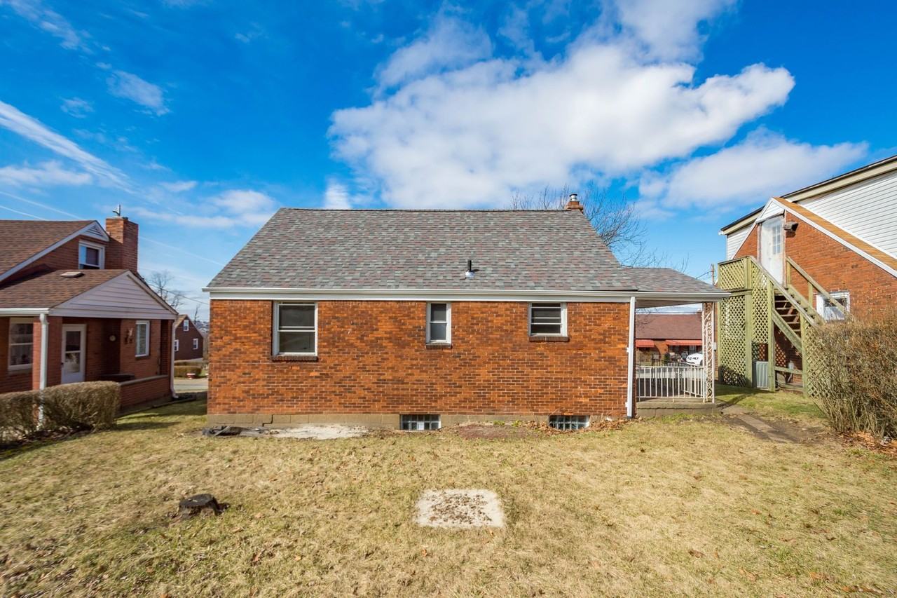 648 Overhill Dr - Photo 4 of 26