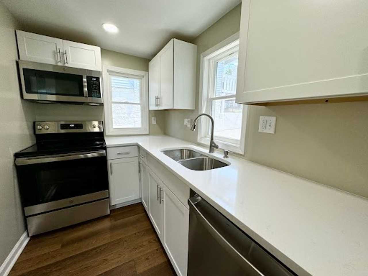 441 Baird St - Photo 2 of 13