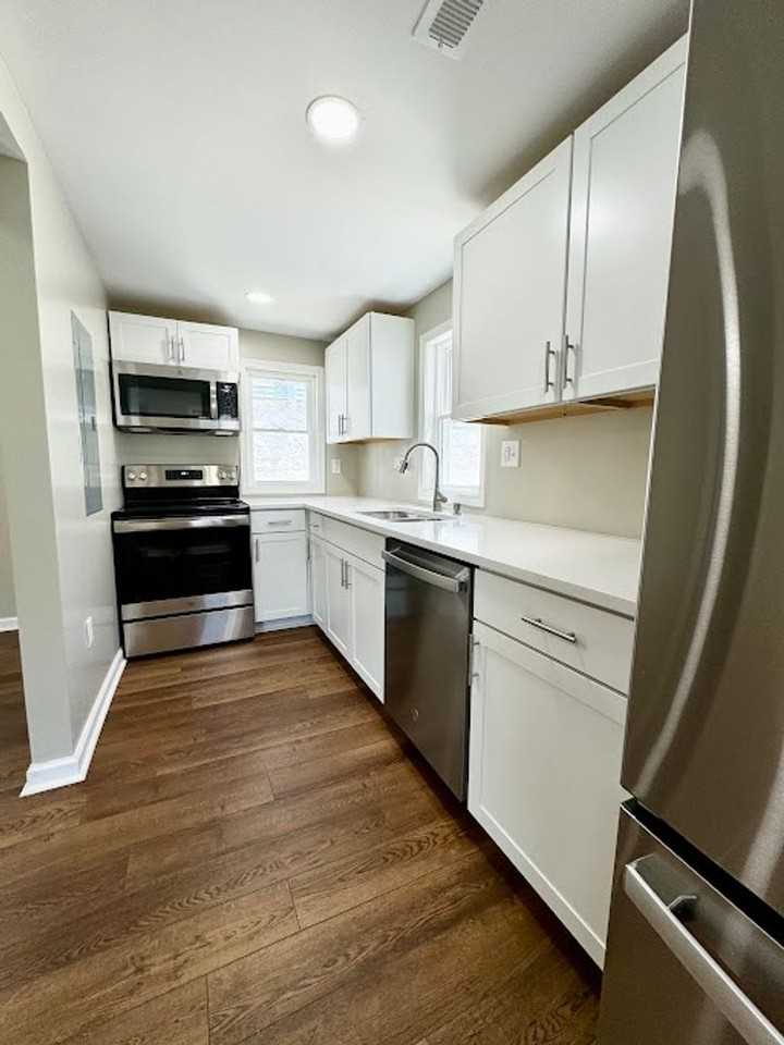 441 Baird St - Photo 3 of 13