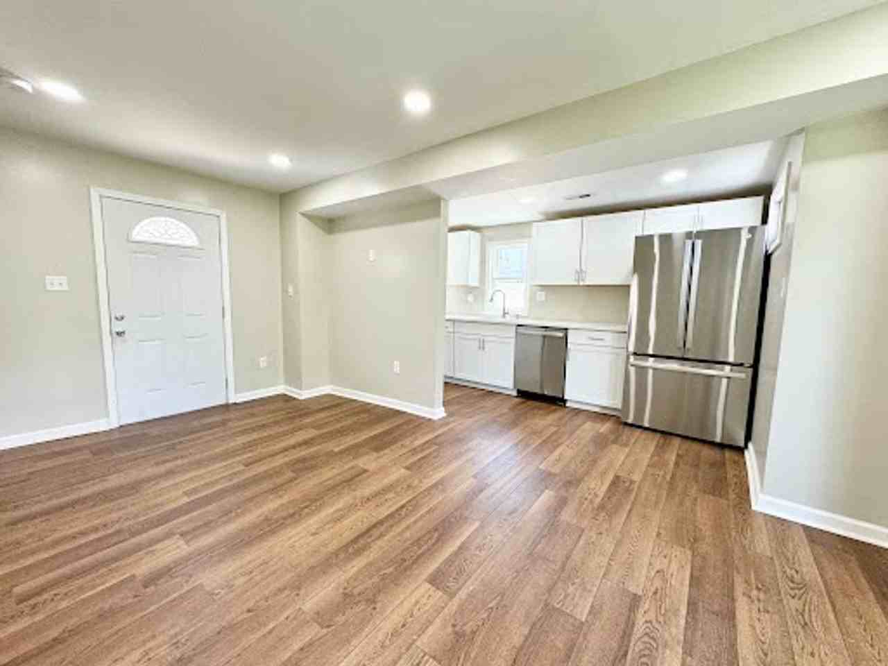 441 Baird St - Photo 4 of 13