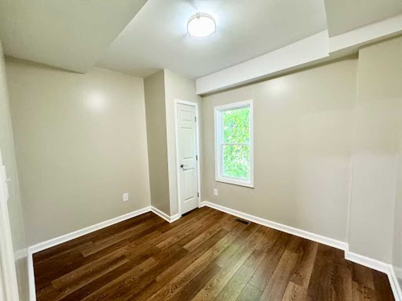 441 Baird St - Photo 7 of 13