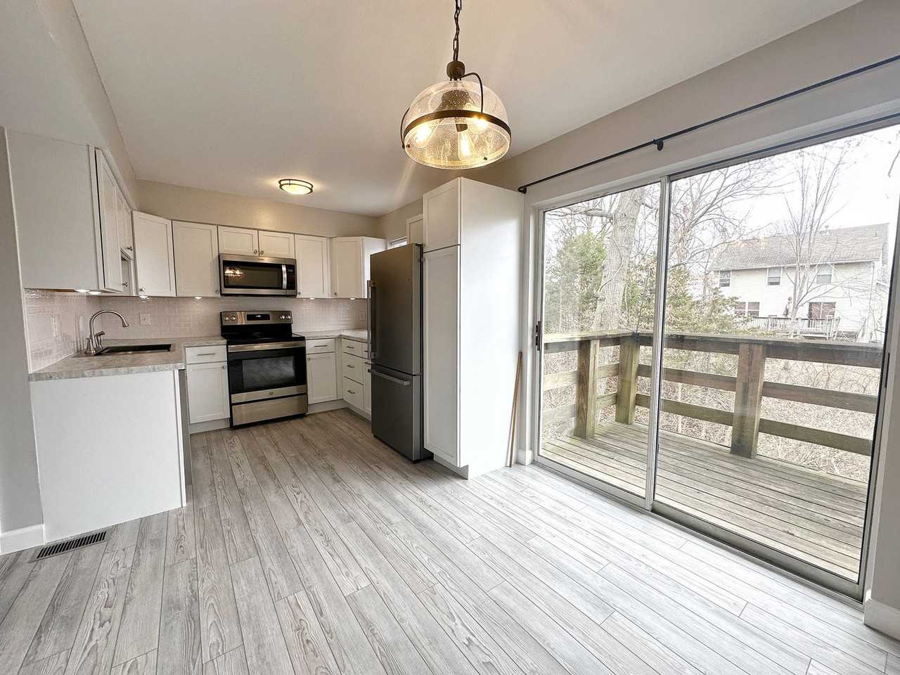 81 Woodlake Ct #B - Photo 3 of 12