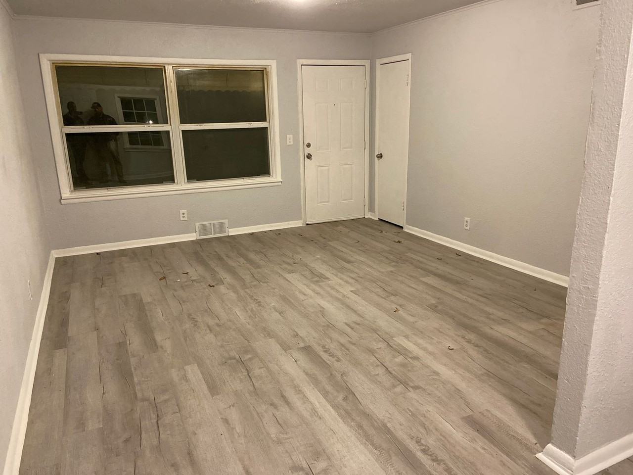 626 E 47th Pl N - Photo 2 of 7