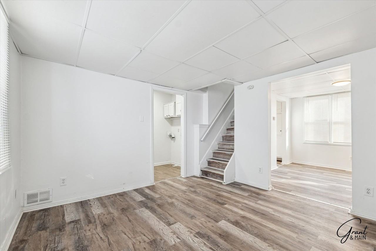2615 Emmons Ave - Photo 3 of 22