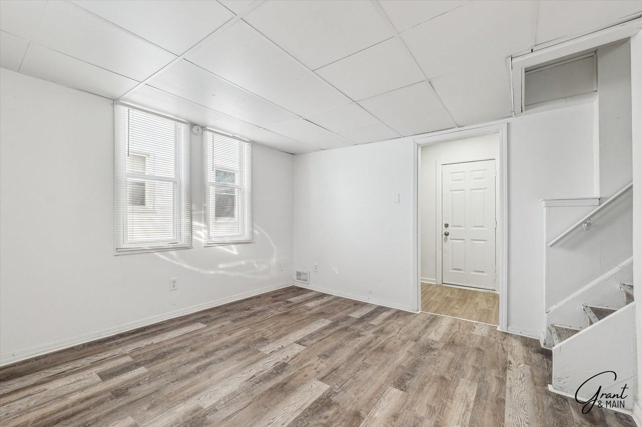2615 Emmons Ave - Photo 4 of 22