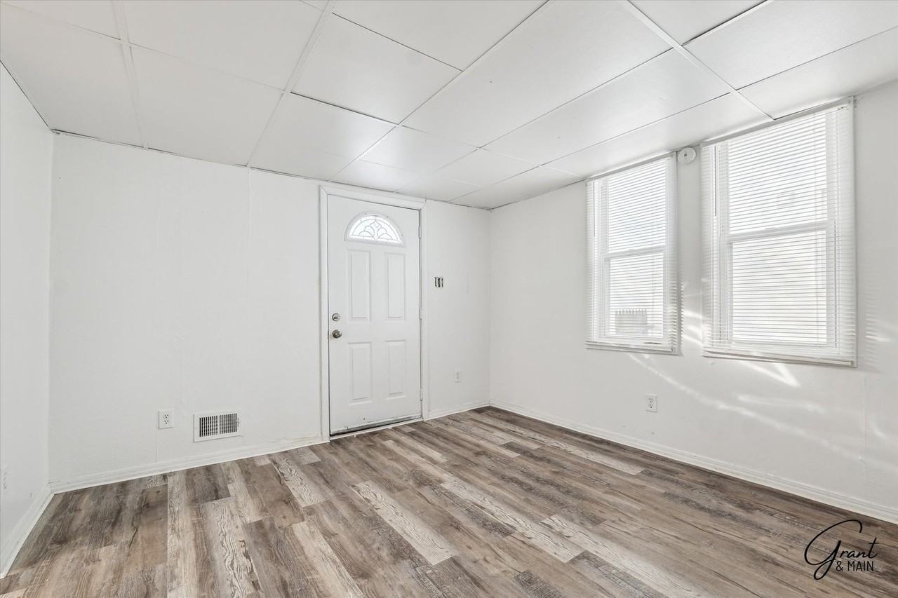 2615 Emmons Ave - Photo 6 of 22