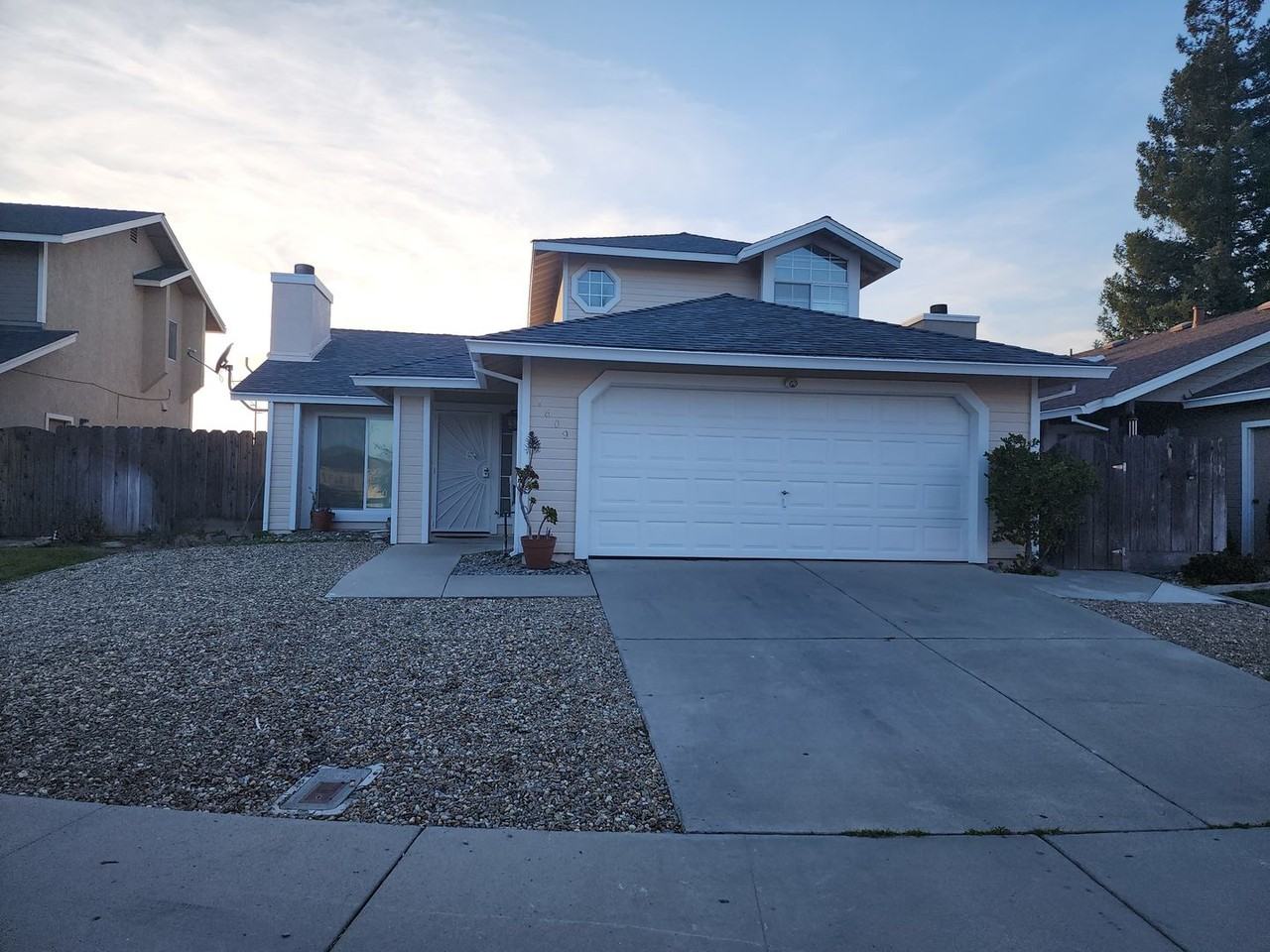 1609 Cashmere Dr - Photo 2 of 50