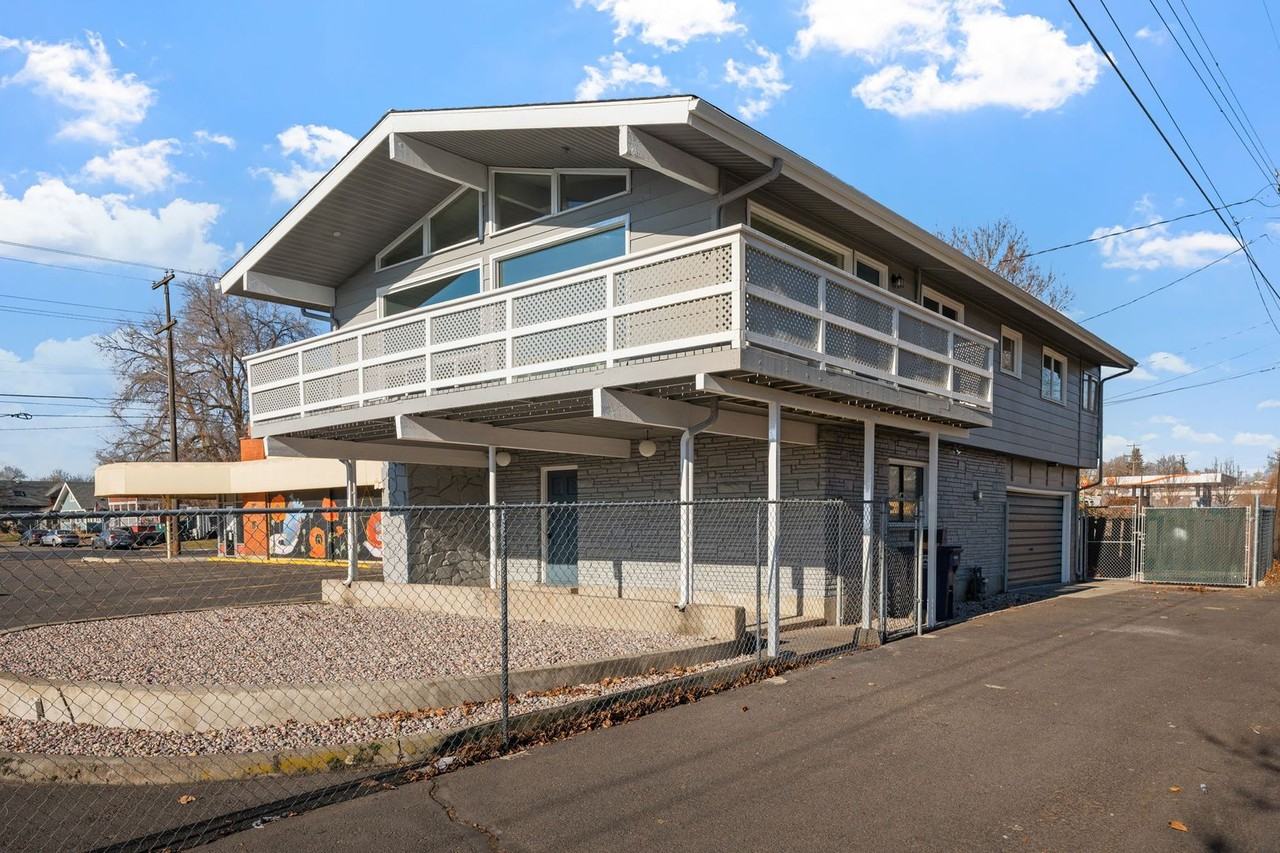 2111 E Liberty Ave - Photo 2 of 29