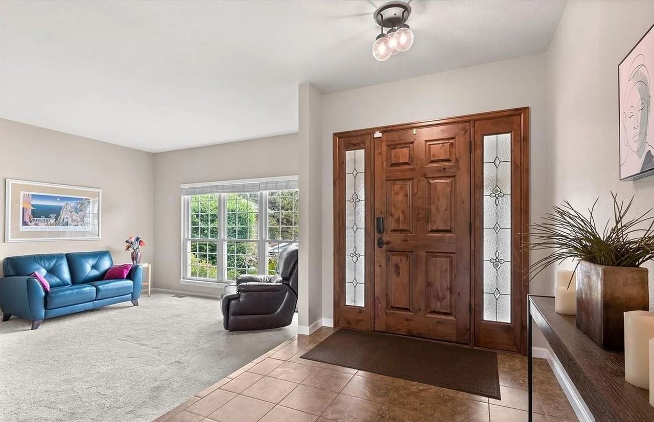 318 Clare Dr - Photo 2 of 32